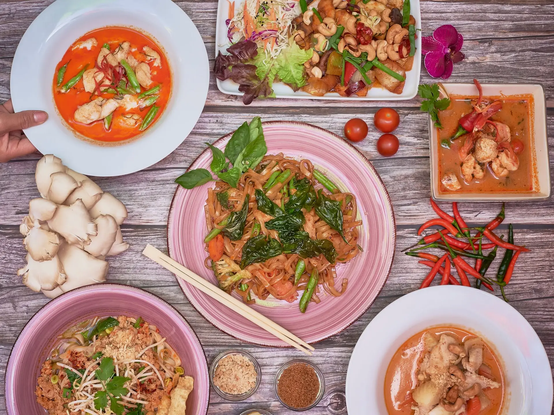 Ristta Thai Food in Puerto de la Cruz: Auswahl an Currys und thailändischen Nudelgerichten