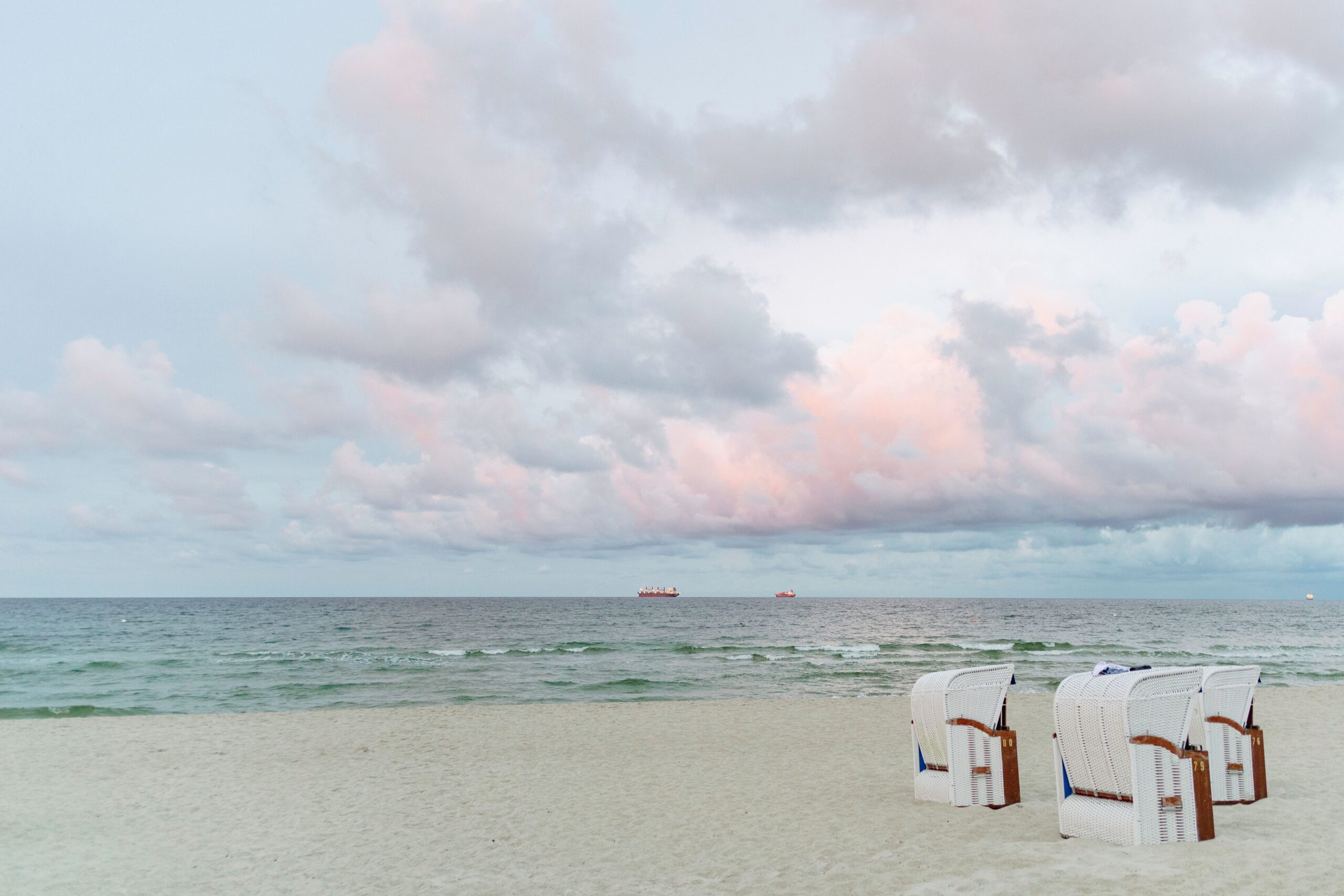 Ferienwohnung Ostsee von privat: 7 Tipps zur Direktbuchung Strandkörbe in Binz: Symbolfoto zum Ratgeber Ferienwohnung Ostsee von privat